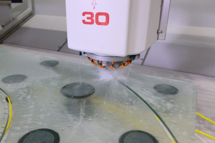 Travail du verre avec machine