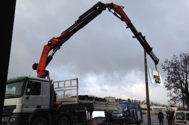 Pose de vitre avec grue par nos vitriers