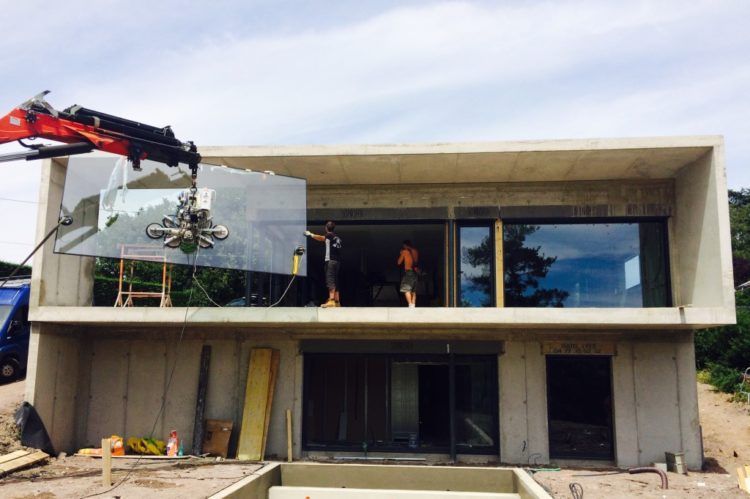 Pose de vitre pour une maison contemporaine