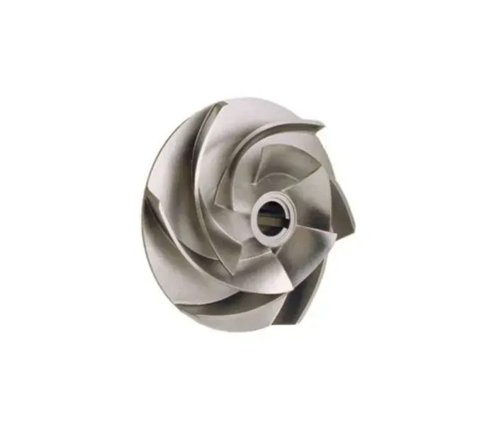 Impulsor metálico con álabes curvados, utilizado en una bomba, visto desde el frente.
