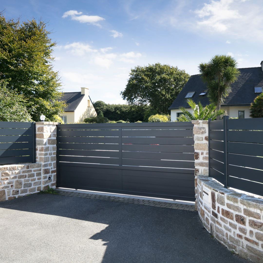Portail extérieur noir en aluminium