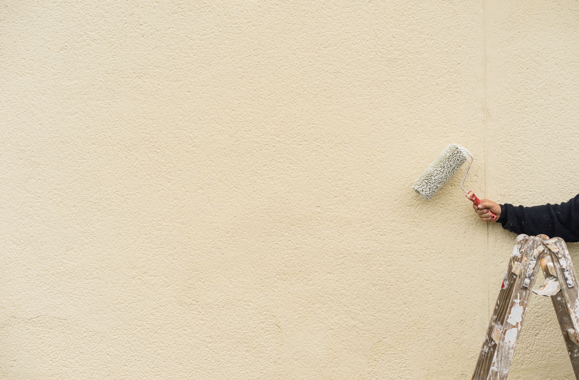 Zoom sur un jet haute pression sur une façade