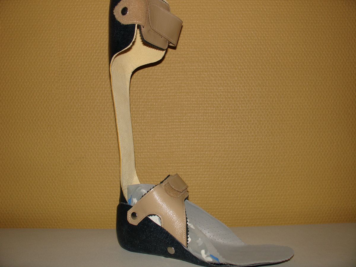 Attelle tibiale des Établissement Milioni