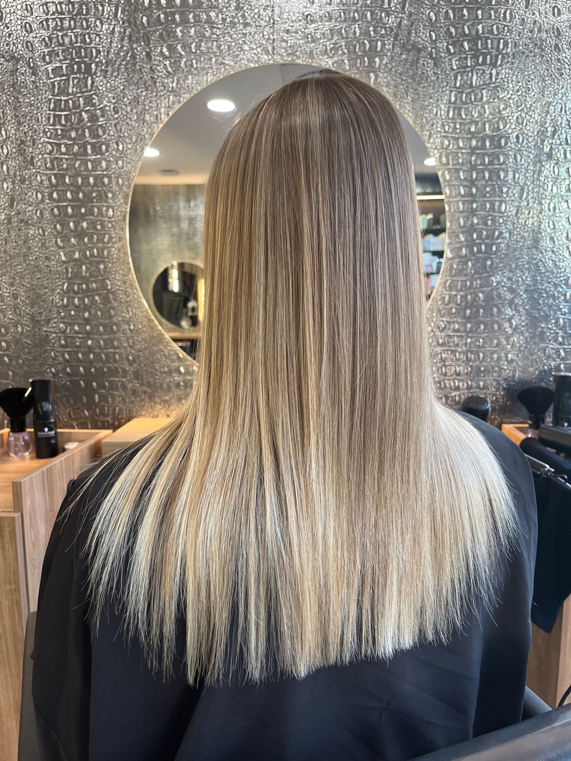 Coiffure lisse cheveux blonds