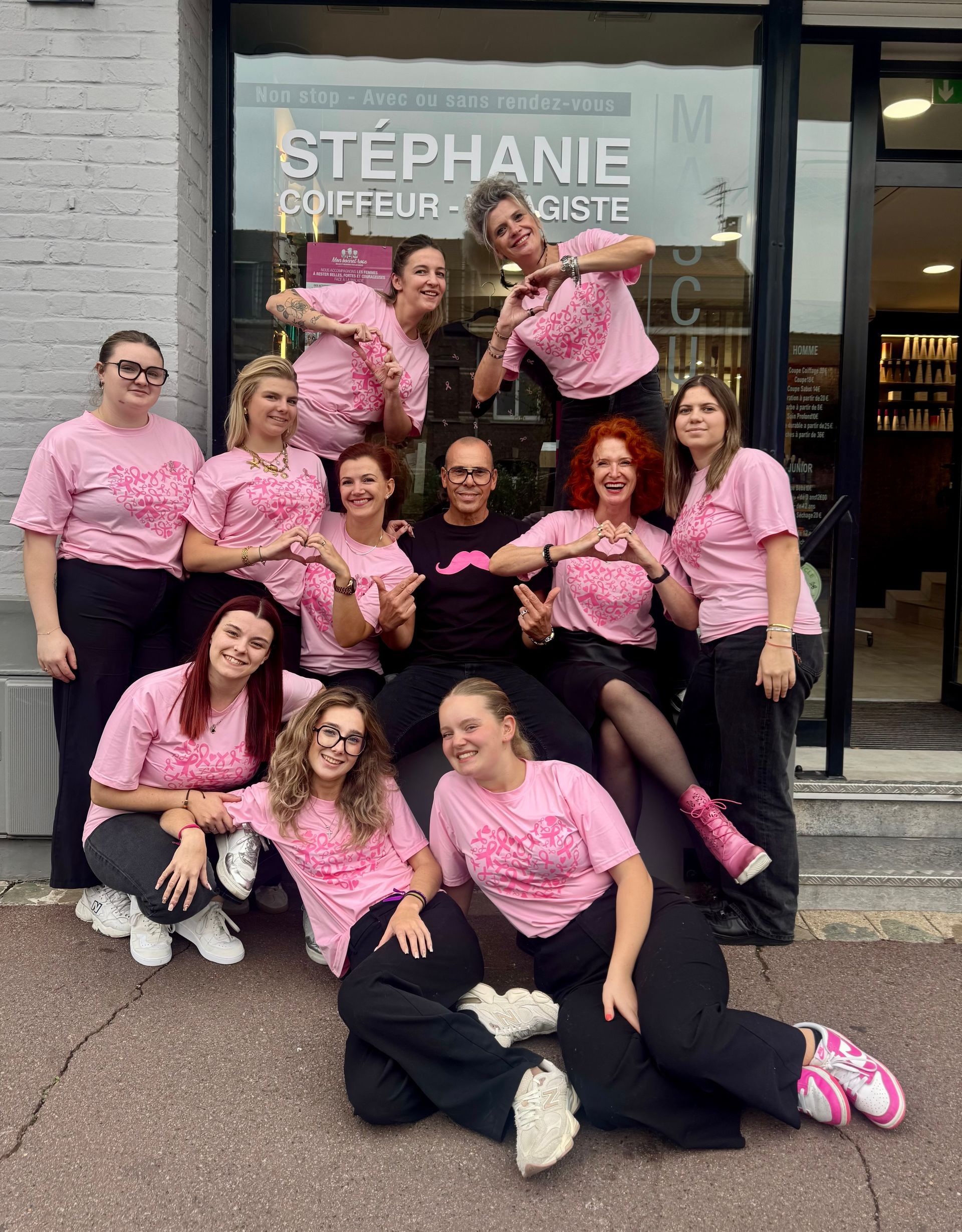 Equipe de Stéphanie Coiffeur Visagiste devant le salon.