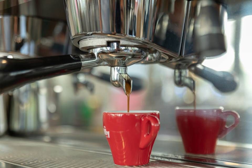 Eine Kaffeemaschine. Foto vom SIMPLE STEAKHOUSE & TAPAS BAR