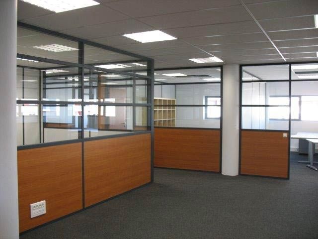 bureau avec cloisons bois et vitres
