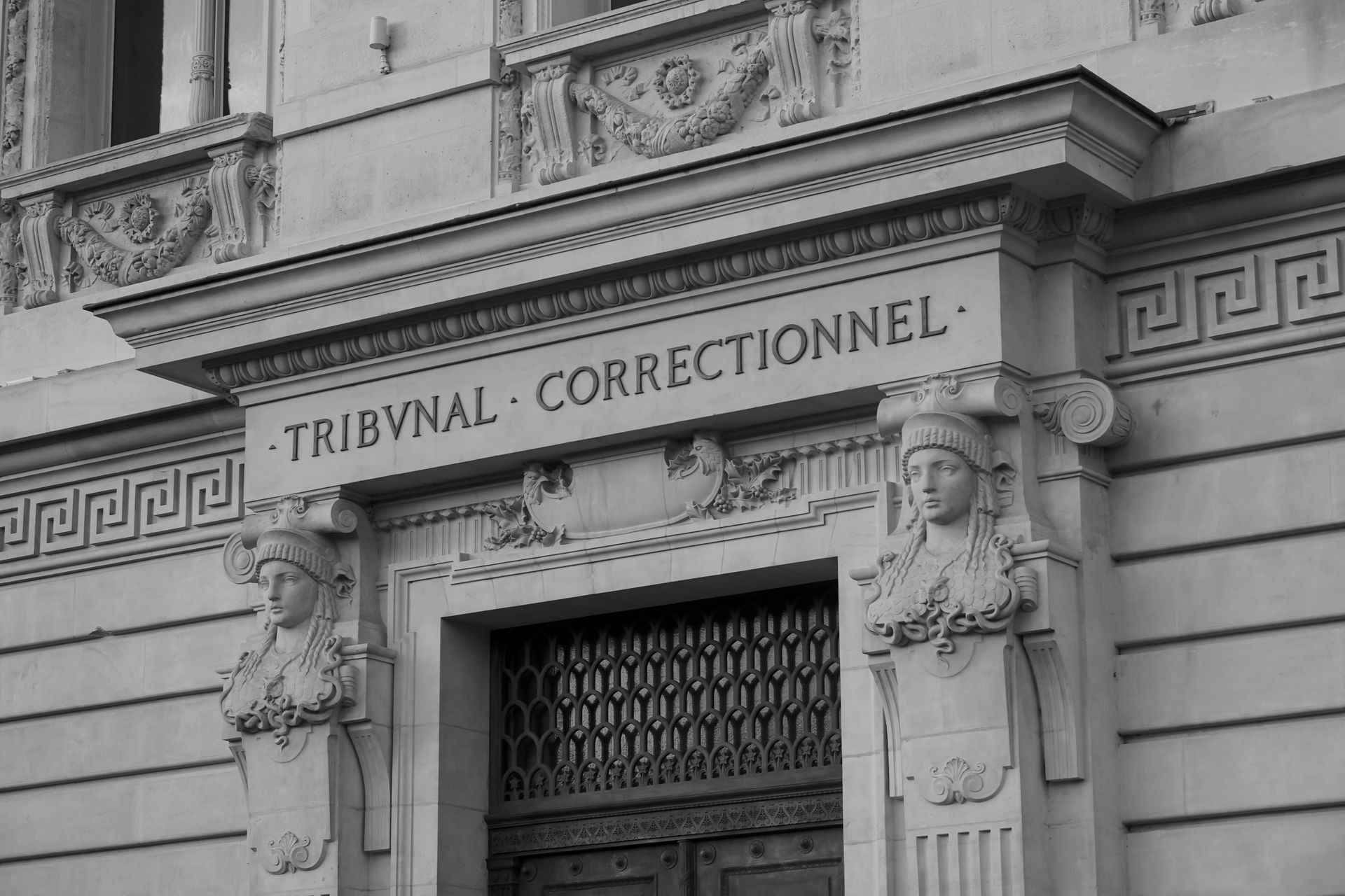 Entrée du tribunal correctionnel