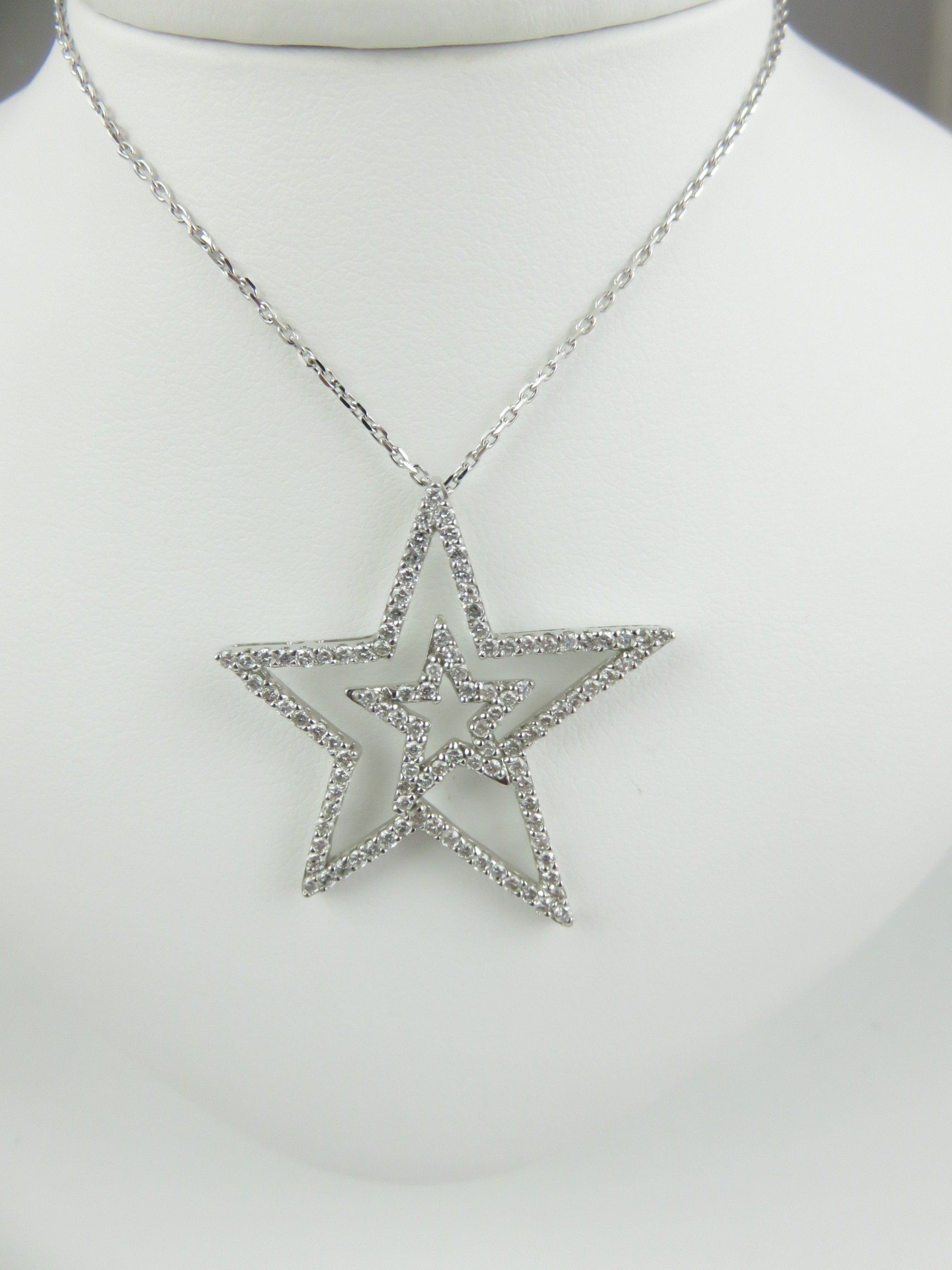 Chaîne avec pendentif