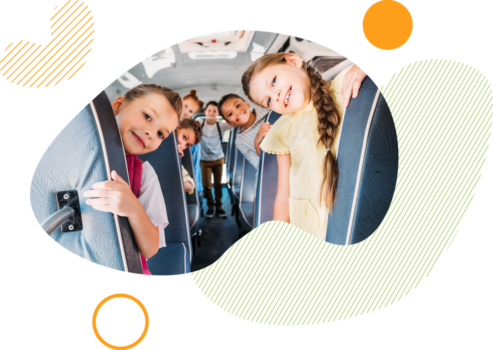 Groupe d'enfants dans un bus