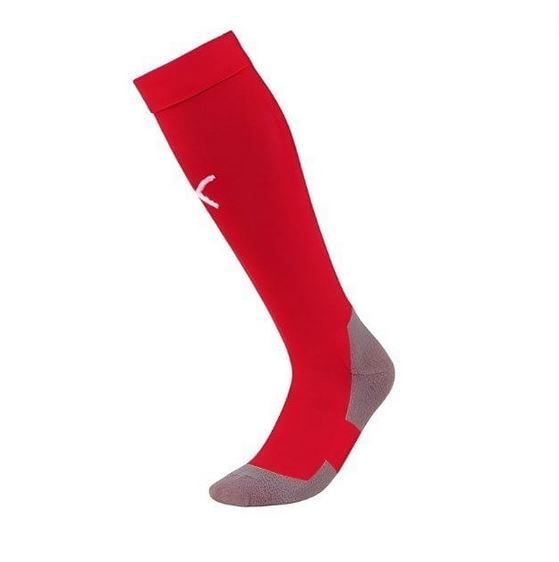 Chaussettes de sport rouges montantes jusqu'aux genoux, avec pointe et talon gris, sur fond blanc.