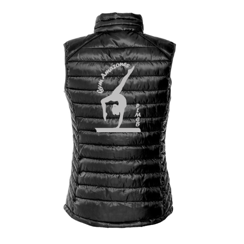 Gilet matelassé noir sans manches avec fermeture éclair sur le devant, sur fond blanc.