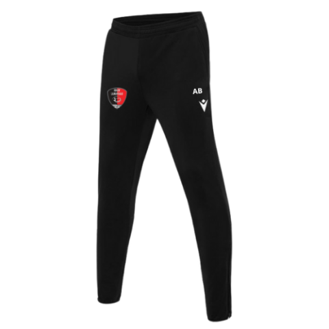 Pantalon de sport noir avec un écusson rouge et blanc et des initiales blanches sur la cuisse