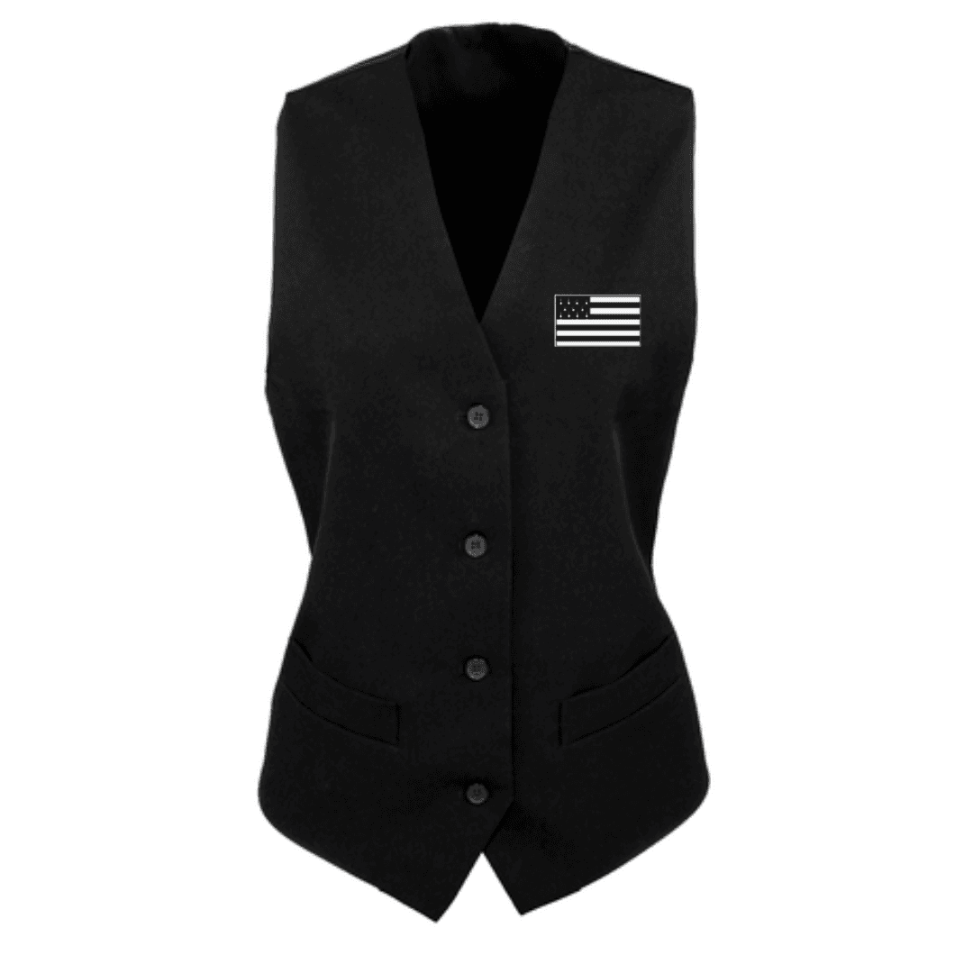 Gilet noir boutonné avec un petit écusson drapeau américain sur la poitrine, isolé sur fond blanc