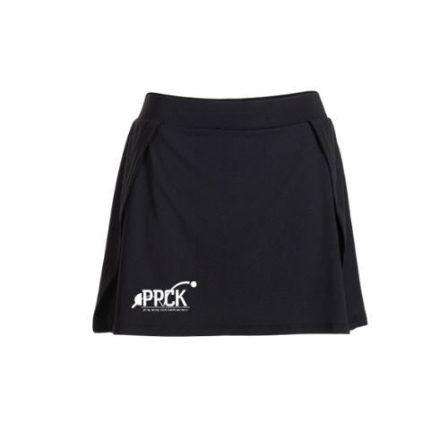 Jupe de sport noire à plis latéraux et petit logo blanc en bas à gauche.