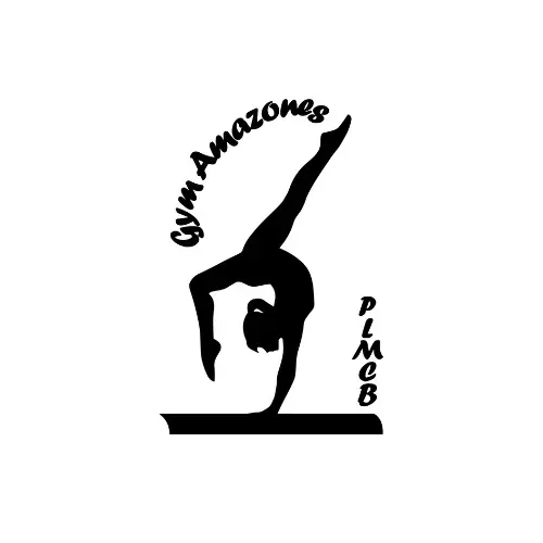 Logo noir représentant une gymnaste réalisant un équilibre sur une poutre, avec le texte « Gym Amazones » et « PLMCB ».