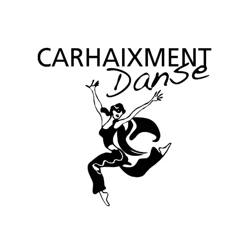 Un logo en noir et blanc présentant le texte « CARHAIXMENT Danse »