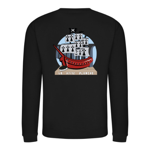T-shirt noir à manches longues et col rond avec un petit logo blanc et rouge sur la poitrine