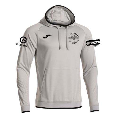 Pull à capuche gris clair avec bordures noires et logos sportifs sur la poitrine et les manches.