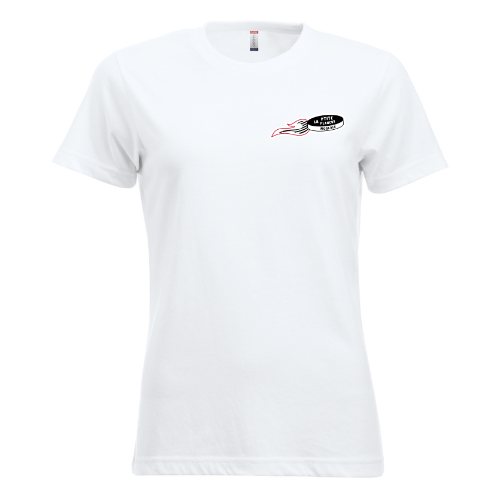 T-shirt blanc avec un petit logo noir et rouge sur la poitrine gauche