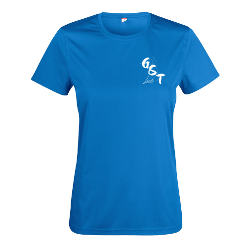 T-shirt bleu avec un petit logo blanc sur la poitrine gauche