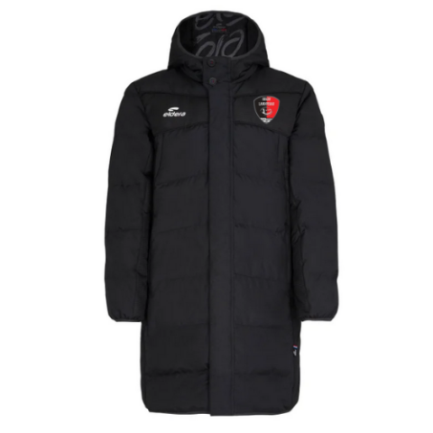 Doudoune noire à capuche avec écusson et logo de football sur la poitrine, vue de face