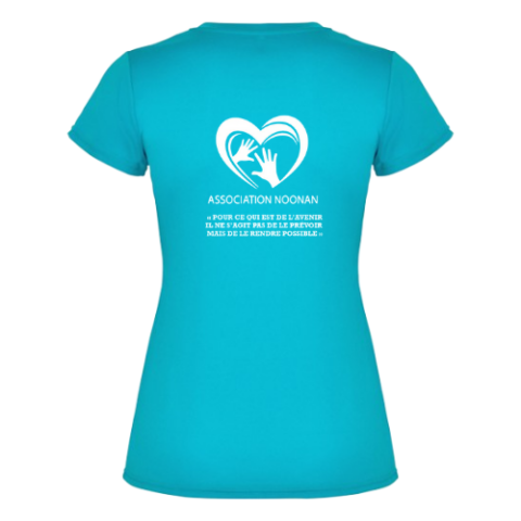 T-shirt turquoise à col en V avec un petit logo en forme de cœur blanc sur la poitrine