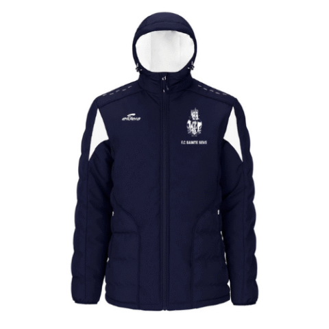 Veste d'hiver à capuche bleu marine avec logos blancs, vue de face sur fond blanc uni