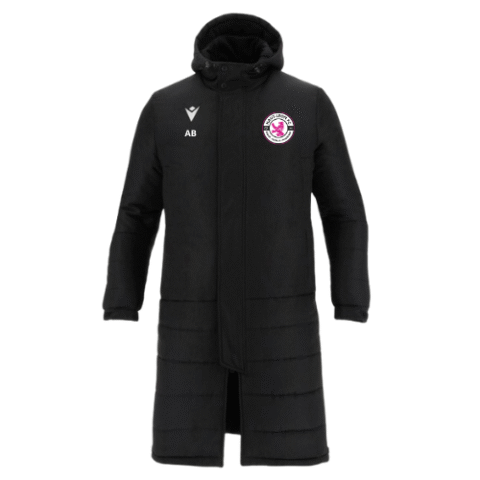 Manteau long noir à capuche avec logo du club et initiales sur la poitrine, vue de face.