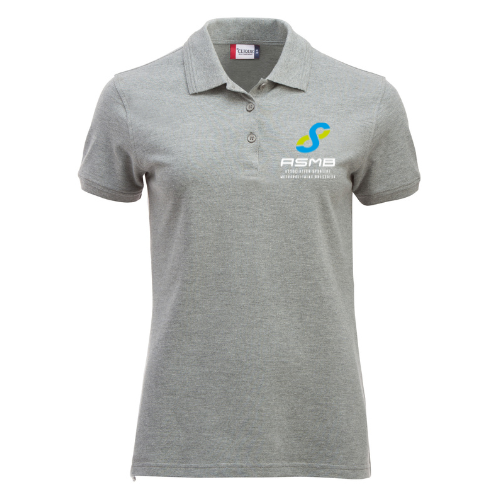 Polo bleu marine avec un petit logo multicolore sur la poitrine gauche.