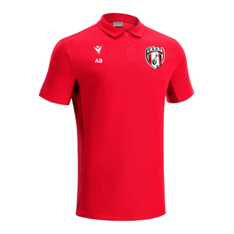 Polo rouge avec l'écusson du club et les initiales AB sur la poitrine.