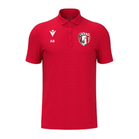 Polo rouge avec écusson blanc et initiales AB sur la poitrine