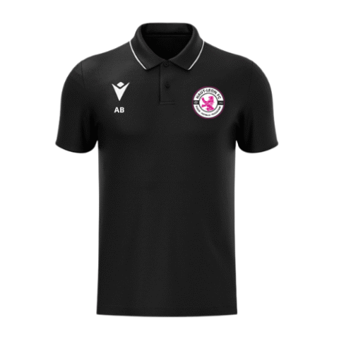 Polo noir à manches courtes avec bordure blanche, logo sur la poitrine et initiales « AB ».