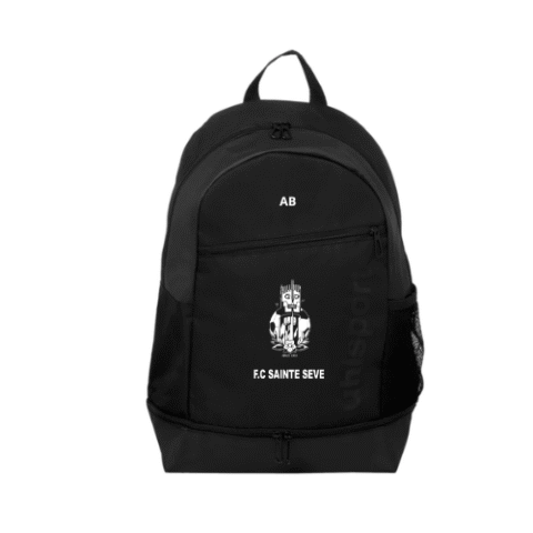Sac à dos noir avec les initiales « AB » et le logo du FC Sainte 96 sur le devant, sur fond blanc.