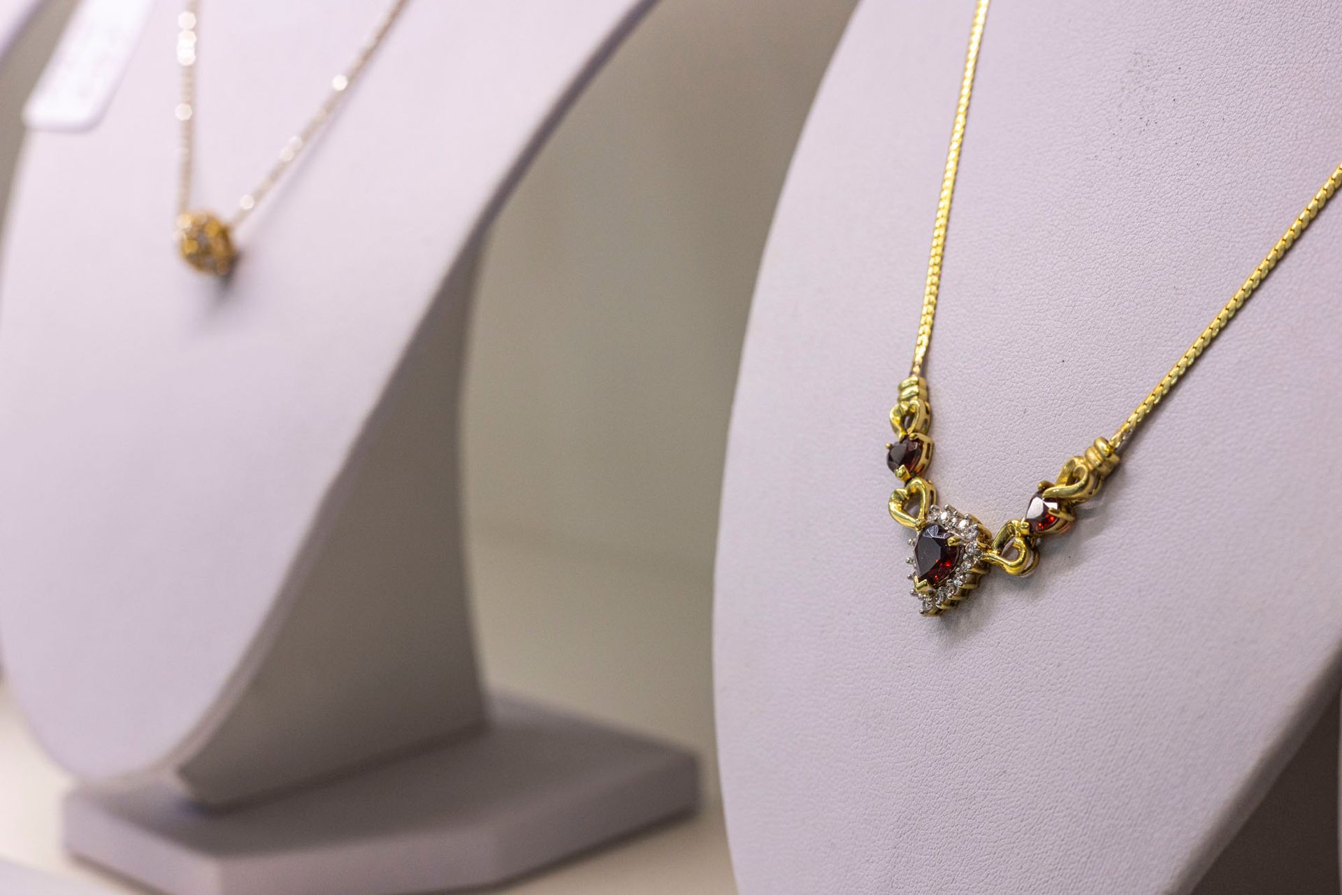 Münz- und Edelmetallhandel Andreas Fenzl Göttingen - Ladengeschäft Ketten