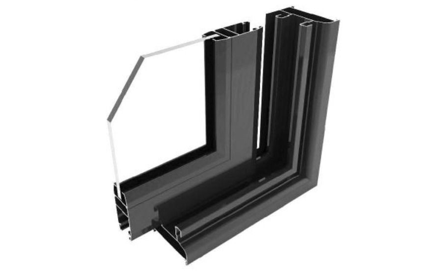 Un primer plano de un marco de ventana con un vidrio transparente sobre un fondo blanco.