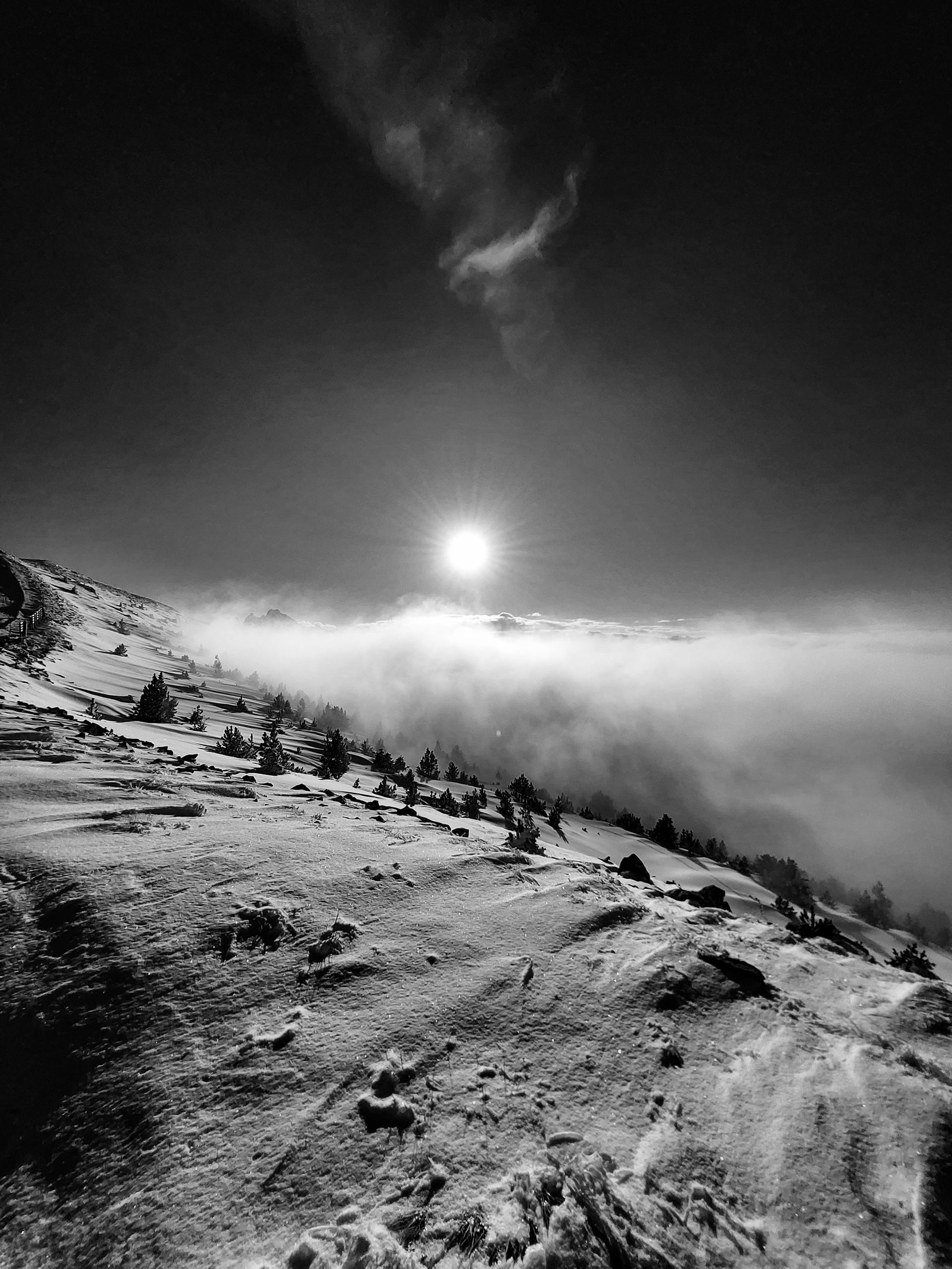 Vallée dans les nuages
