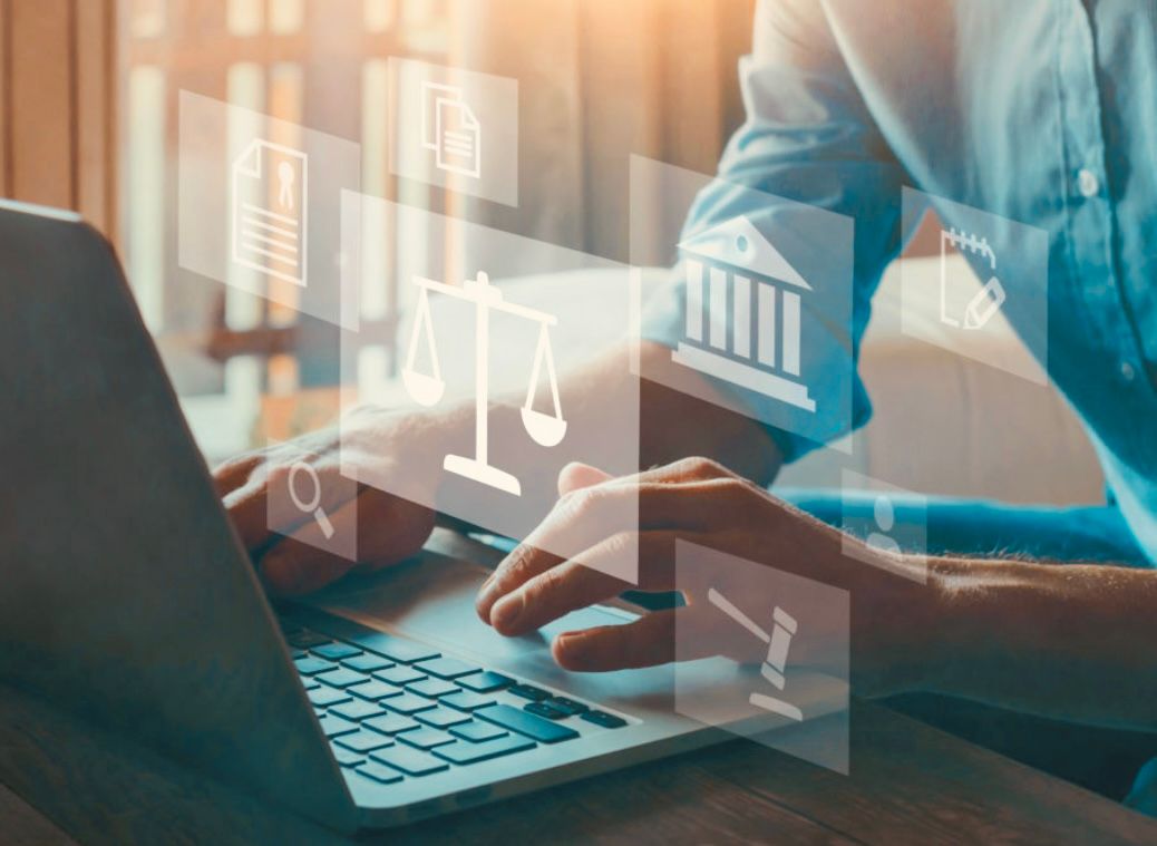 Deux personnes se serrant la main