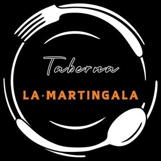 Logotipo para el restaurante Taberna La Martingala. Fondo negro con un c&iacute;rculo blanco de utensilios y el nombre en cursiva.