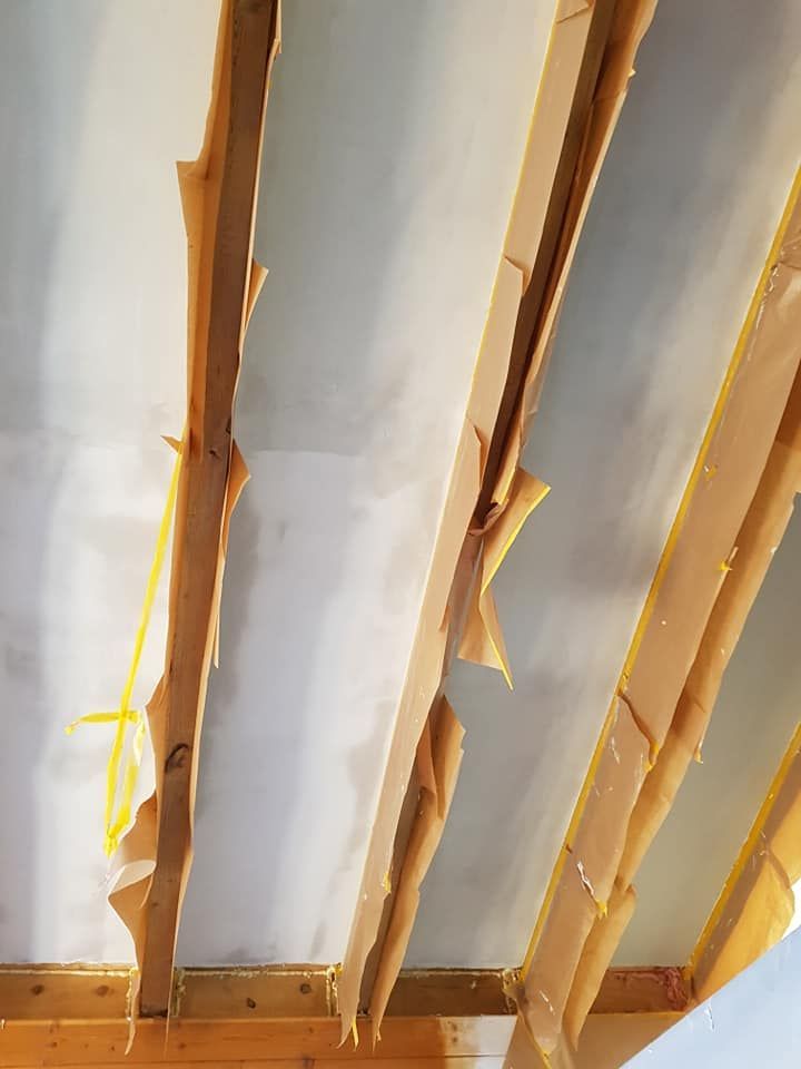 plafond avec poutres apparentes