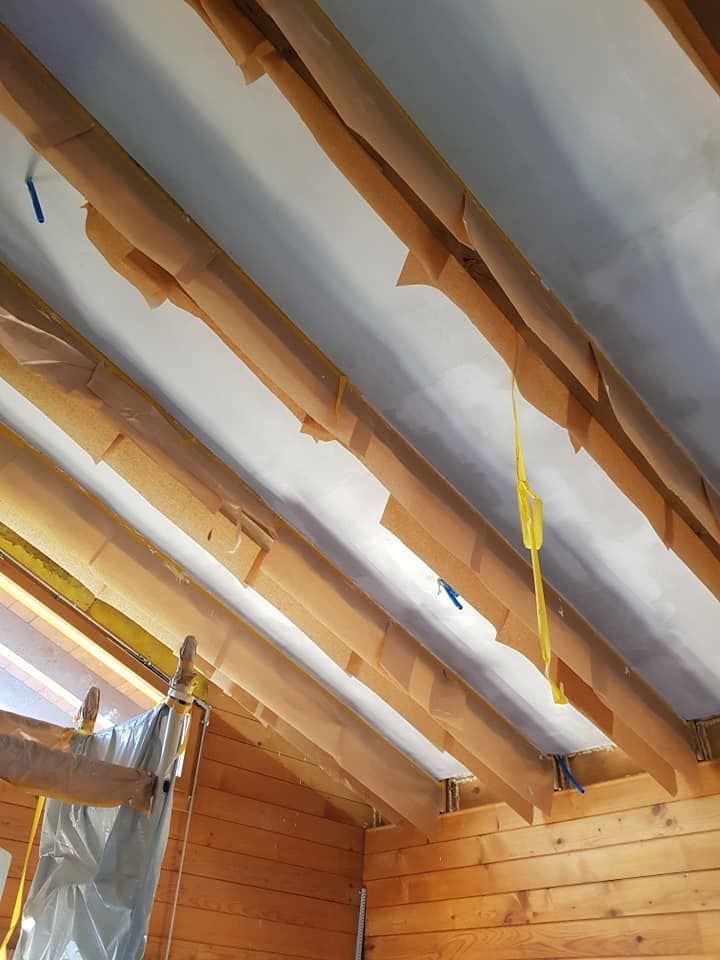 plafond avec poutres apparentes