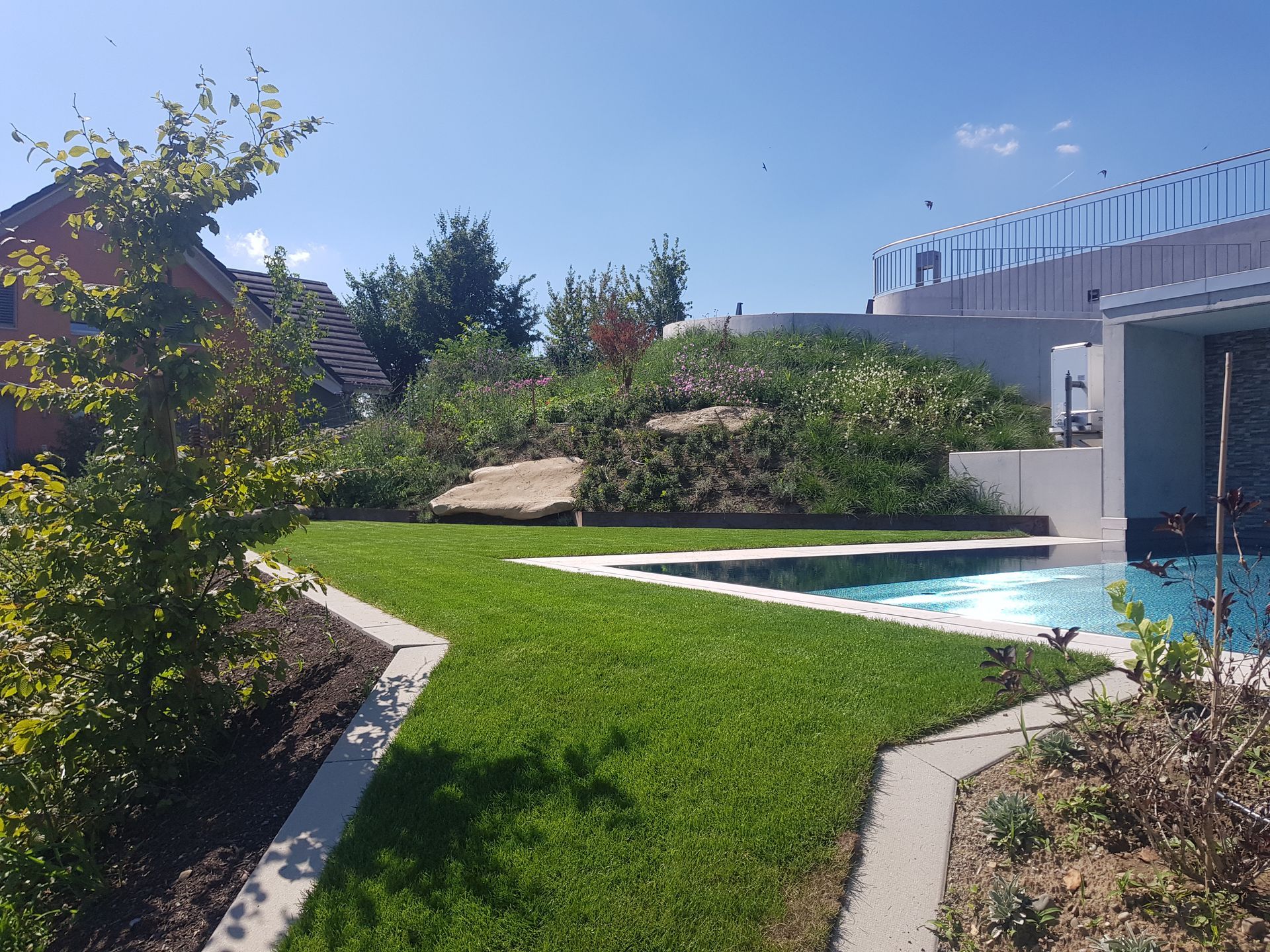 Gartenneugestaltung in Dielsdorf: erfahrene Gärtner im Einsatz.