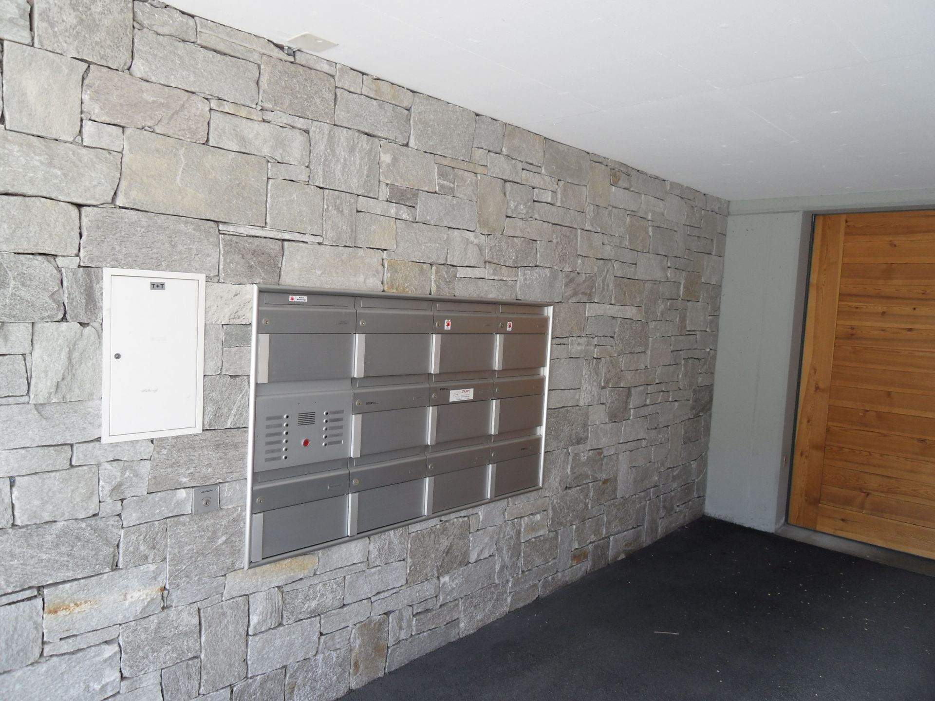 Natursteine für Gartenwege in Bülach: langlebig und schön.