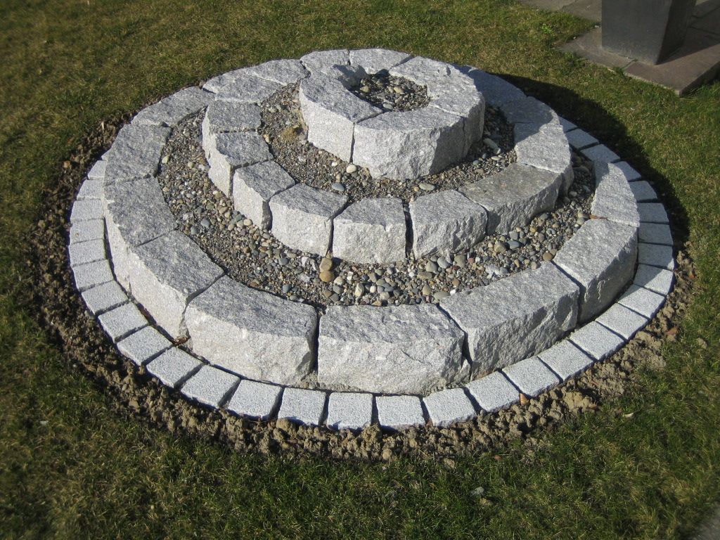 Professionelle Verlegung von Natursteinen in Hüntwangen für den Garten.