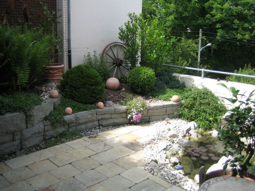 Professionelle Gestaltung von Minigärten in Hüntwangen.