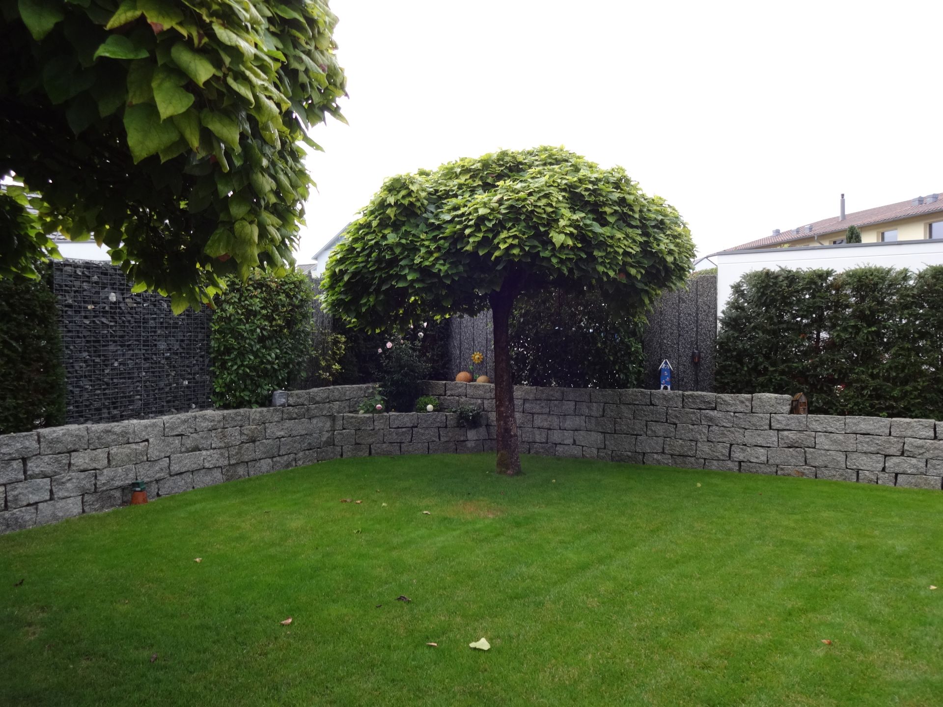 Professionelle Natursteinprojekte in Neftenbach für den Garten.