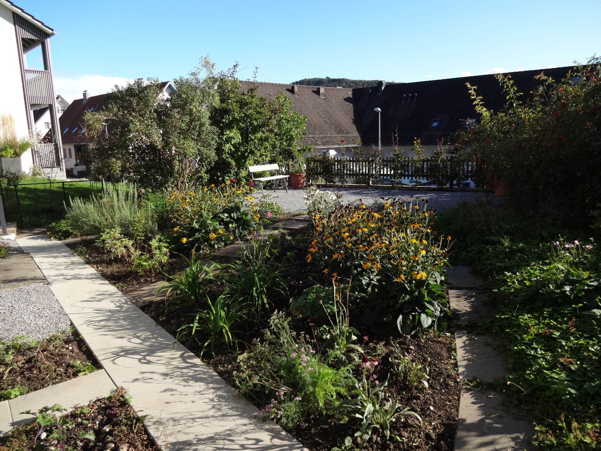 Harmonische Gartengestaltung durch erfahrene Gärtner in Andelfingen.