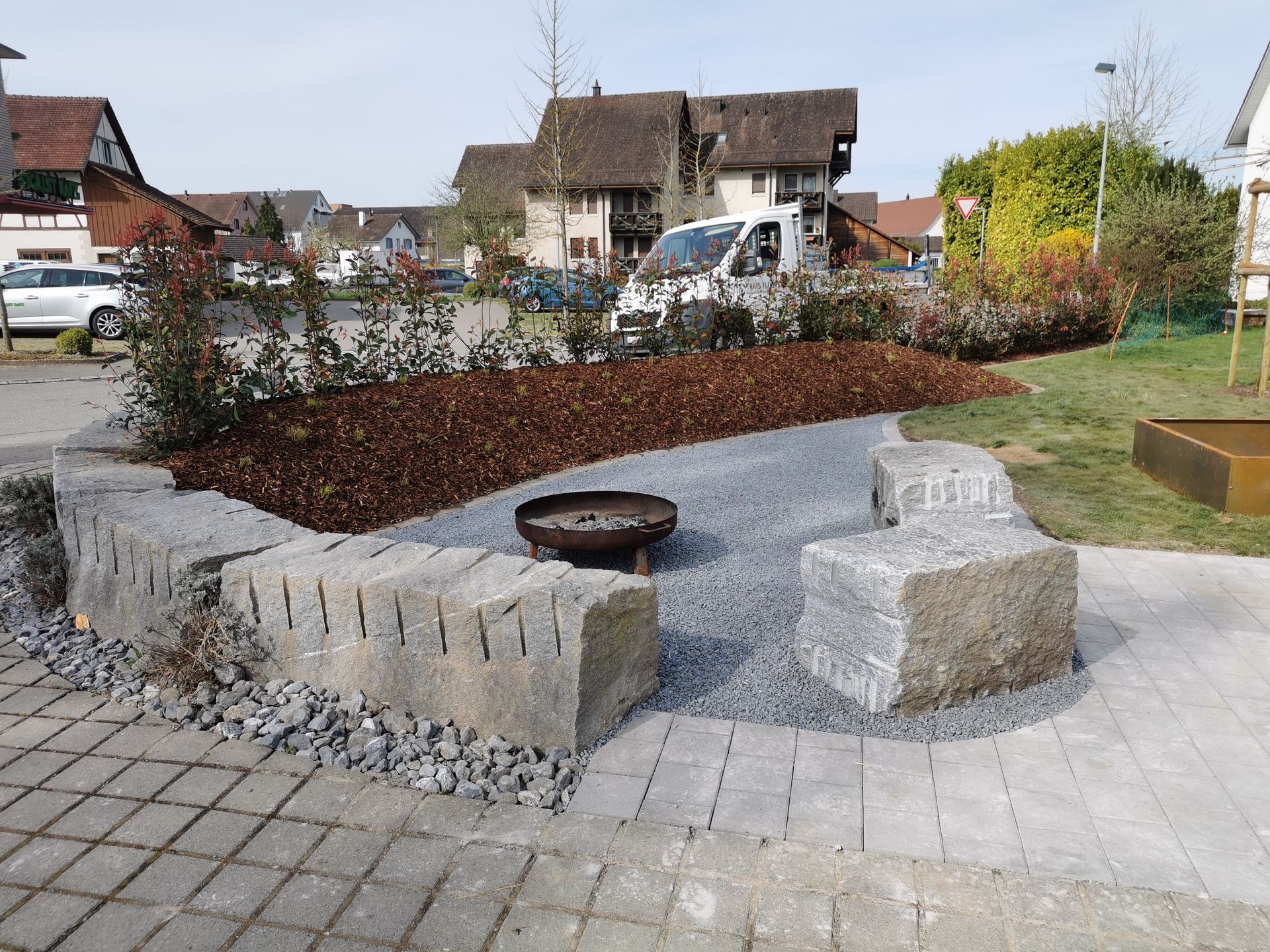 Natursteine für Gartenwege in Bülach: langlebig und schön.