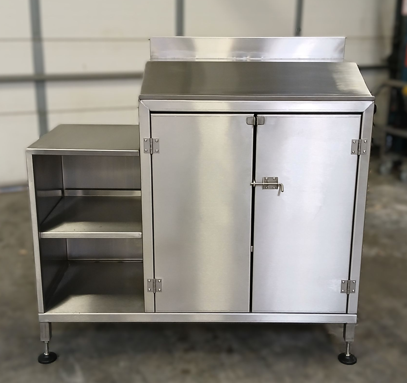 Armoire poste de travail