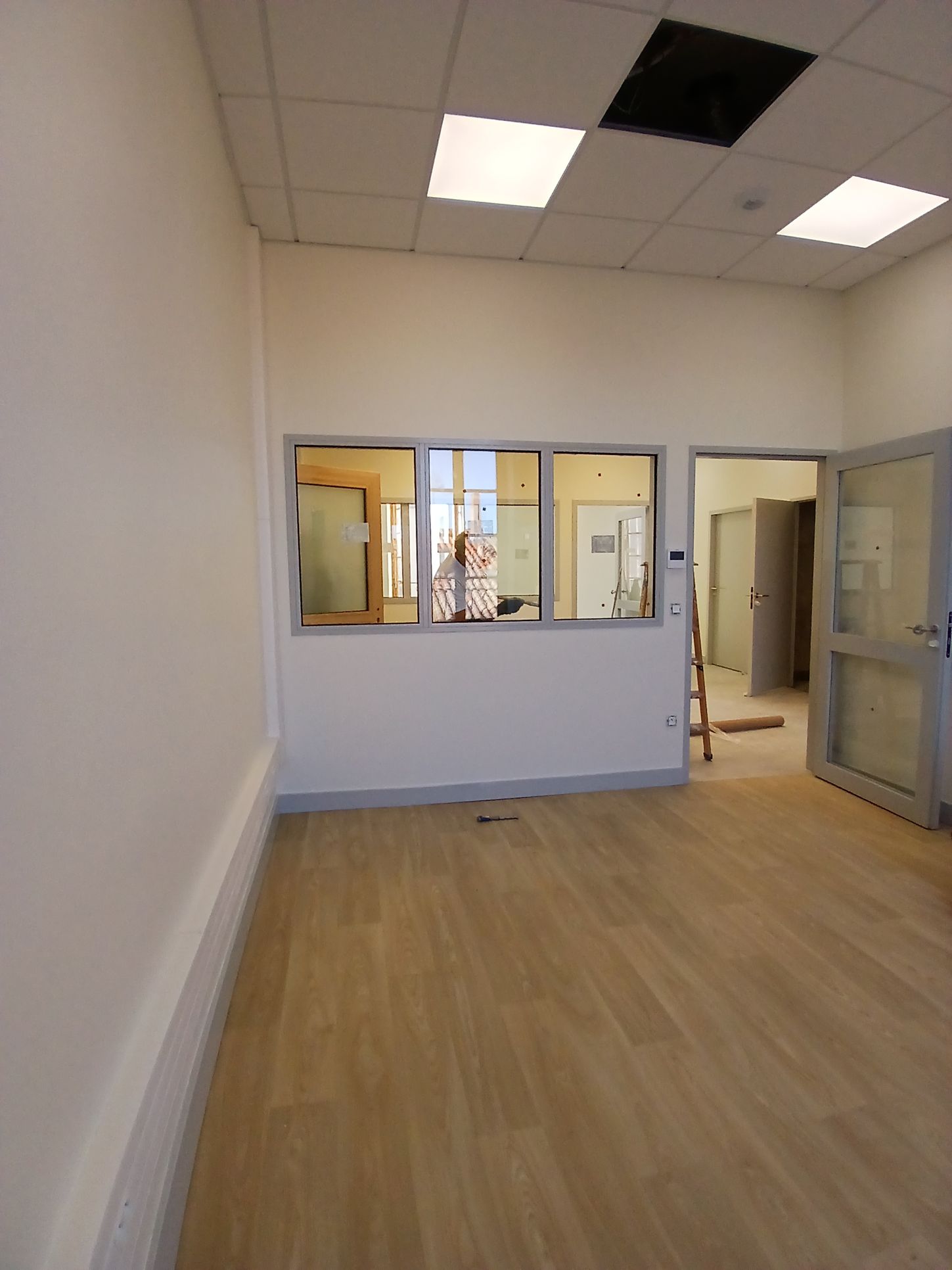 Peinture dans les bureaux d'une entreprise